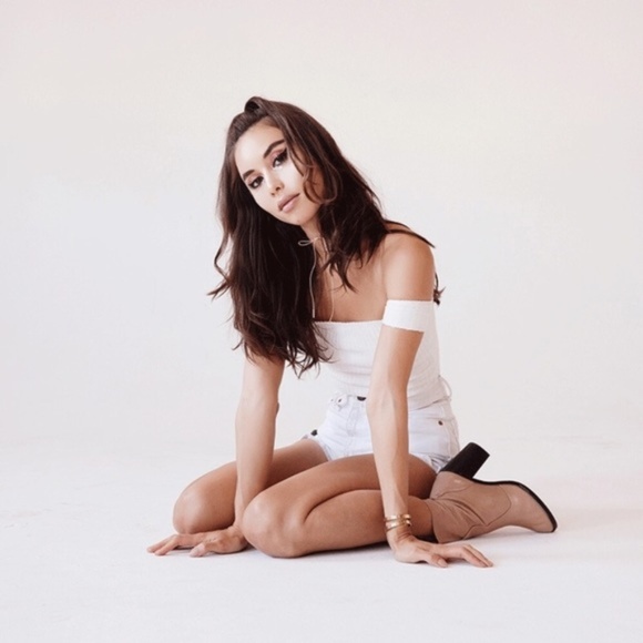 'Dylan' White Off Shoulder Top - Picture 5 of 8